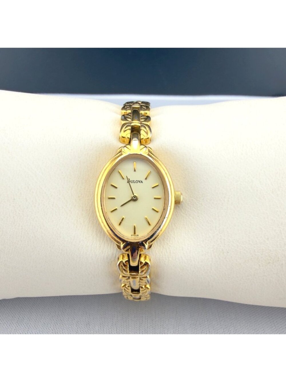 Bulova Women's 97T09 Champagne Bracelet Gold Tone Watch New Battery